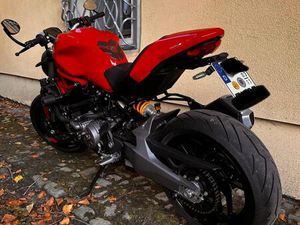 DUCATI MONSTER 821