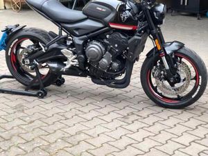 TRIUMPH TRIDENT 660