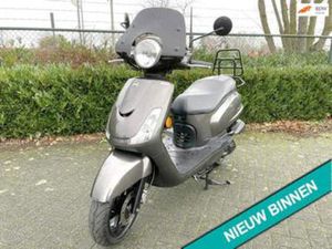 SYM BROMSCOOTER FIDDLE II — SCOOTERS | SYM — MARKTPLAATS