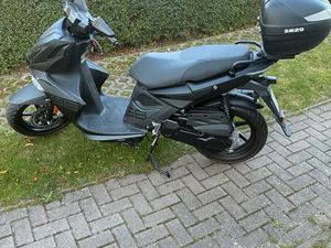 KYMCO ROLLER 50 CCM NEUWERTIG 100KM + HELMKOFFER + 2 HELME
