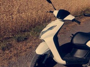 PEUGEOT KISBEE 25 ROLLER WEIß OKT 2024 1.HAND