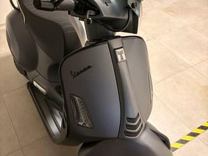 VESPA GTS 300 BJ. 2022 - GRAU, TOP ZUSTAND