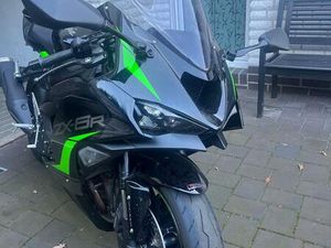 KAWASAKI ZX6R|KURZES HECK|RACING SCHILD