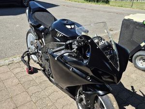 YAMAHA R1 RENNMOTORRAD