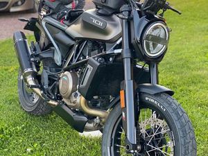 HUSQVARNA SVARTPILEN 701