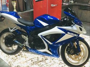 SUZUKI GSX-R 750