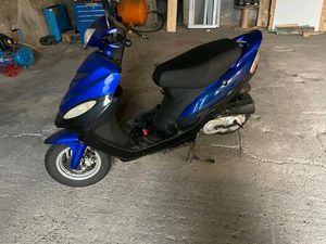 ROLLER MIT PAPIEREN UND MOTORSCHADEN