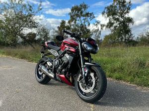 TRIUMPH STREET TRIPLE 765RS