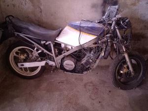 YAMAHA FZ 750 1FN MOTORRAD SCHEUNENFUND