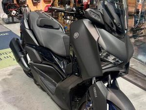 YAMAHA X-MAX 300