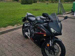 HONDA CBR 650R - BAUJAHR 2024 - TOP ZUSTAND