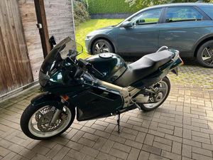 HONDA VFR 750 F RC36