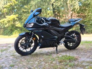 YAMAHA YZF - R3