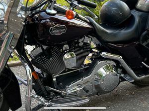 HARLEY ROAD KING 2005 62K EXC SHAPE LOTS OF UPGRADES 6900$