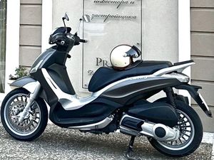 PIAGGIO BEVERLY 300 →