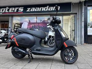 VESPA GTS S 300 2023 NIEUWSTAAT — MOTOREN | PIAGGIO — MARKTPLAATS