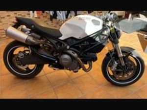 DUCATI - MONSTER 696