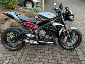 TRIUMPH STREET TRIPLE 765 RS
