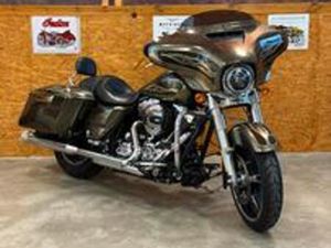 HARLEY DAVIDSON STREET GLIDE 2016