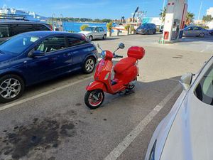 VESPA RED 50 50 CM3, 2025 GOD.