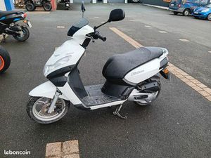 VEND SCOOTER KYSBEE 50CM3 4T