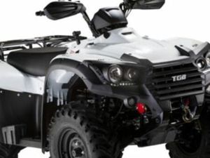 QUAD TGB 4X4 AVEC LAME À NEIGE TOP CASE