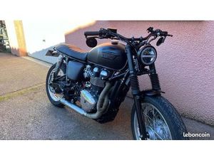 TRIUMPH THRUXTON 900