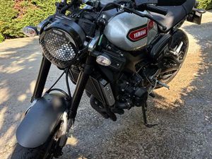 YAMAHA XSR 900 / MT 09