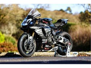 YAMAHA R1 2024 PISTE