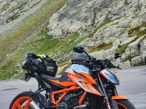 KTM 1290 SUPER DUKE R