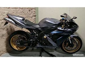 YAMAHA YZF R1
