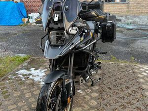 SUZUKI VSTROM 1050 XT ADVENTURE