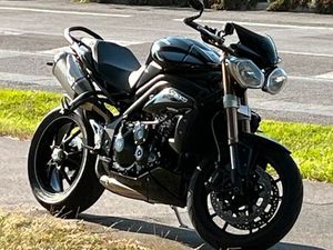 TRIUMPH SPEED TRIPLE 1050