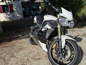TRIUMPH STREET TRIPLE 675
