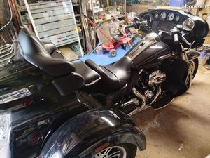 HARLEY DAVIDSON TRI GLIDE FLHTCUTG
