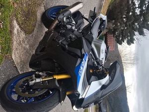 YAMAHA R1M 2018