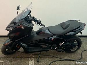 YAMAHA TMAX TECH MAX