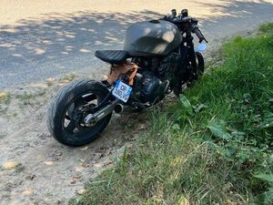 TRIUMPH 900 CAFE RACER