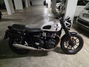 TRIUMPH STREET TWIN 900, 55 CV