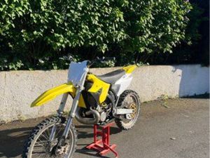 SUZUKI 250RM