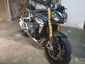TRIUMPH SPEED TRIPLE 1200RS