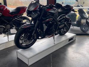 TRIUMPH STREET TRIPLE RS