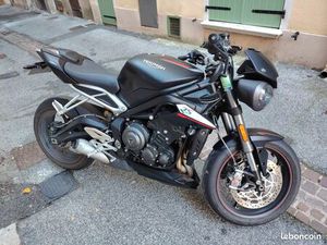 STREET TRIPLE RS NOIR MAT