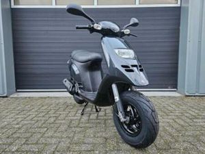 PIAGGIO TPH 2T 50CC BROM BJ 2005 CARBON/ZWART 10487KM — SCOOTERS | PIAGGIO — MARKTPLAATS