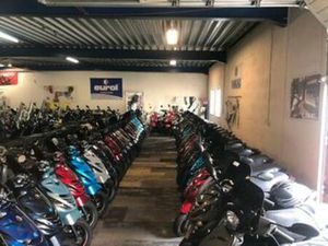 KERSTKRAKERS: PIAGGIO ZIP (BJ 2020) — SCOOTERS | PIAGGIO — MARKTPLAATS