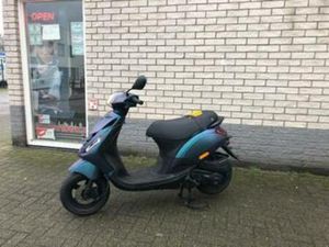 KERSTKRAKERS:PIAGGIO ZIP SP 45 4-T MAT CAMELEON BJ2020 — SCOOTERS | PIAGGIO — MARKTPLAATS
