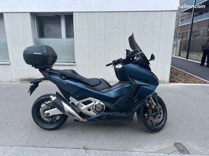HONDA FORZA 750 CC