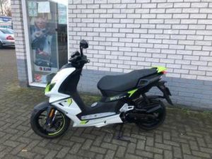 KERSTKRAKERS:PEUGEOT SPEEDFIGHT 45KM SPORT 2021 9000KM — SCOOTERS | PEUGEOT — MARKTPLAATS