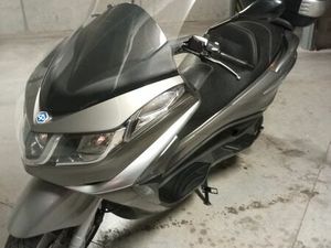 PIAGGIO X10 / 350 TRÈS BON ÉTAT