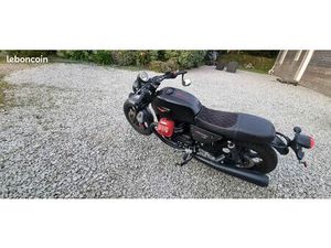 MOTO GUZZI V7 CARBON